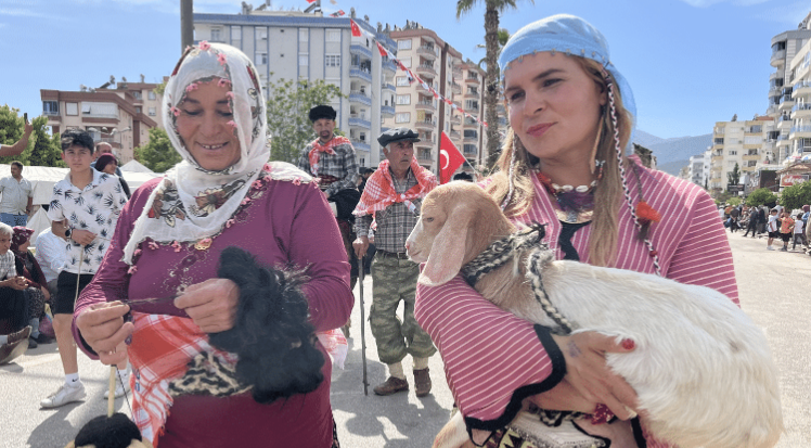 Antalya’da Yörük göçü canlandırıldı
