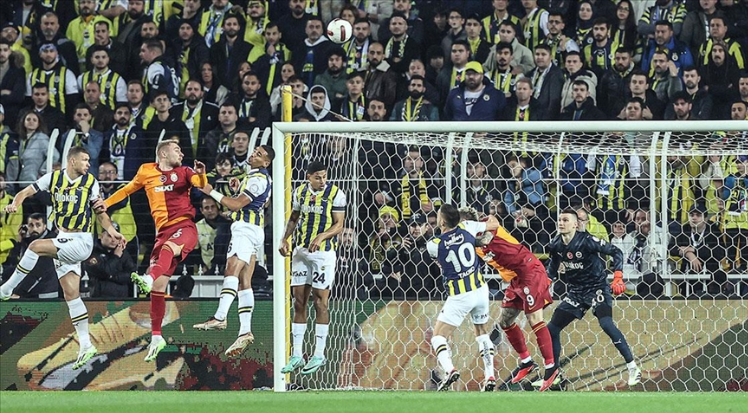 Galatasaray – Fenerbahçe derbisi Pazar günü oynanacak