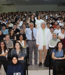 Akdeniz Üniversitesi Tıp Fakültesi'nde hekim adaylarına ilk ders
