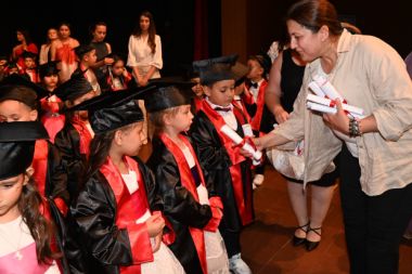 Manavgat’ta miniklerin mezuniyet sevinci
