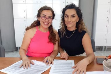 Öğrencisini seminerde buldu