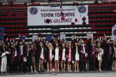 293 genç hekim yemin etti