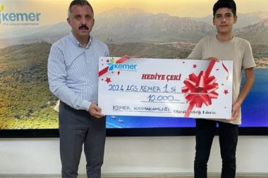 Kemer Kaymakamından LGS şampiyonlarına ödül