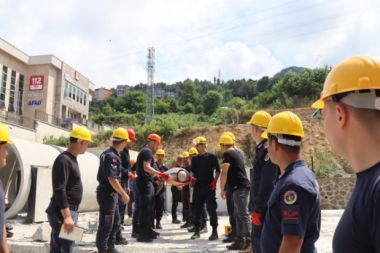 Jandarma personeline depremde arama kurtarma eğitimi verildi