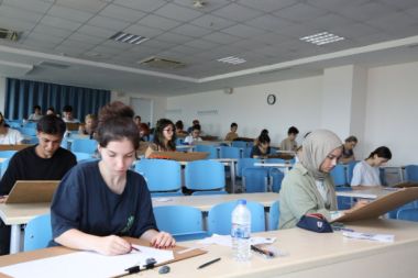 AÜ'de o bölüme 2 bin başvuru