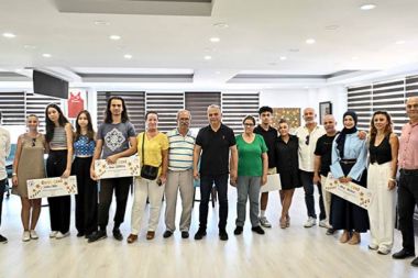 Başarılı öğrencilere ödül
