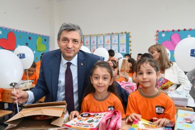 Vali Şahin İlköğretim Haftası törenine katıldı