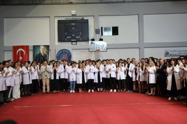 Akdeniz Üniversitesinde ‘Beyaz Önlük Giyme Töreni’ düzenlendi