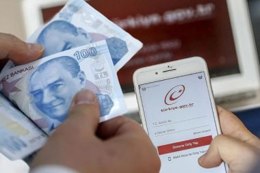 Öğrenim kredisi ve burs ödemeleri başladı