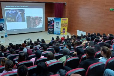 Kırşehir polisi öğrencileri bilgilendirdi