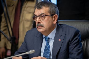 Türkçe ve Türk Dili ve Edebiyatı derslerinin geçme notu 70'e çıkarıldı