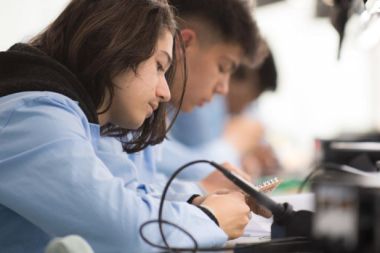 Meslek liselerindeki öğrenciler sanayisi gelişmiş bölgelerdeki okullara geçebilecek