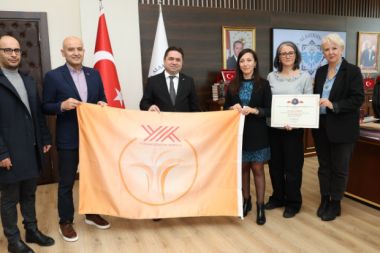 ALKÜ’de turuncu bayrak gururu