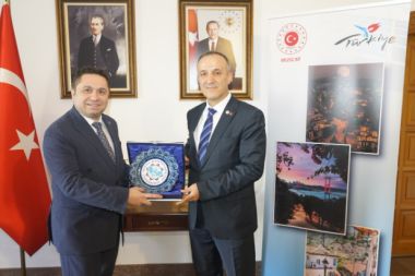 Rektör Türkdoğan, Türkiye-Umman Bilgi Diyaloğu Sempozyumu'na katıldı