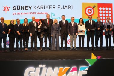 'Kariyer rüzgarı' Antalya’dan esti