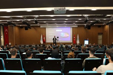ALKÜ’de uzman isimlerin katılımıyla birçok konferans yapıldı