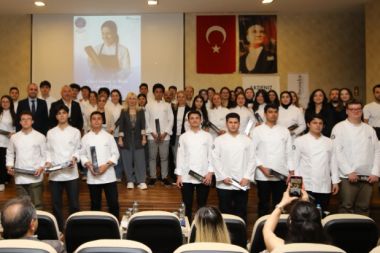 Akdeniz Üniversitesi’nde Gastronomi öğrencilerine ceket ve bıçak töreni