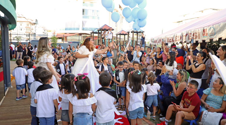 Alanya Belediyesi Kreş ve Çocuk Akademisi’nde mezuniyet heyecanı