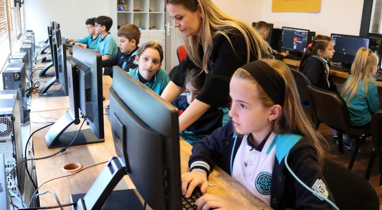 Maarif okullarında ‘yapay zeka’ müfredatı hayata geçiriliyor