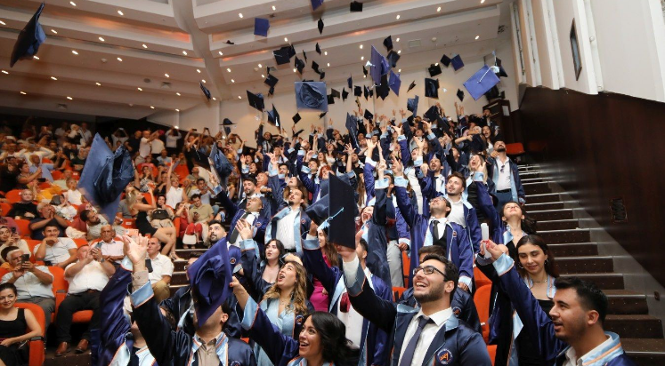 Akdeniz’den 116 diş hekimi yemin ederek mezun oldu