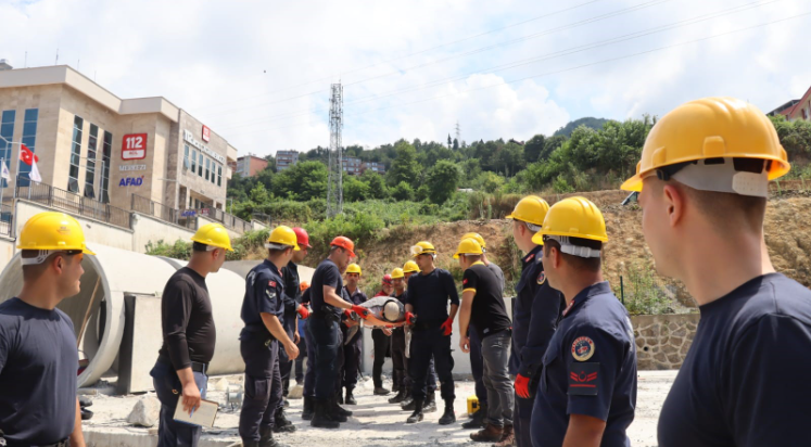 Jandarma personeline depremde arama kurtarma eğitimi verildi