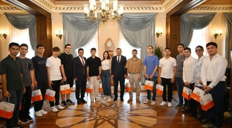 Dereceye giren öğrencilerden Vali Şahin’e ziyaret
