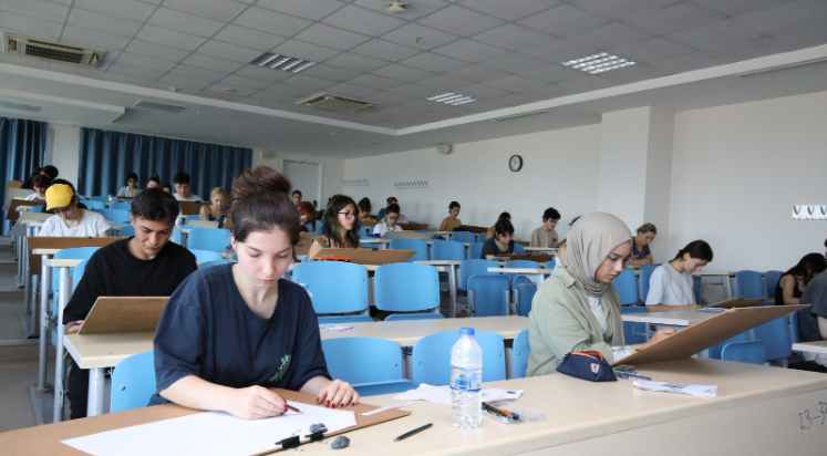 AÜ'de o bölüme 2 bin başvuru
