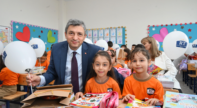 Vali Şahin İlköğretim Haftası törenine katıldı