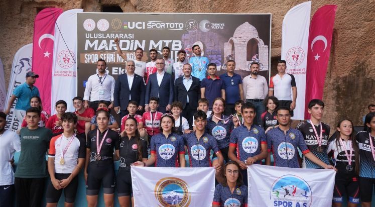 ALKÜ'nün gururları birincilikle döndü