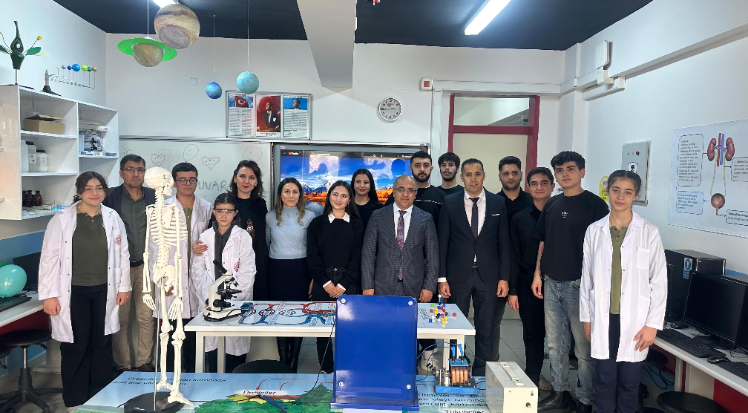 Üniversite öğrencilerinden geleceğin bilim insanlarına laboratuvar desteği