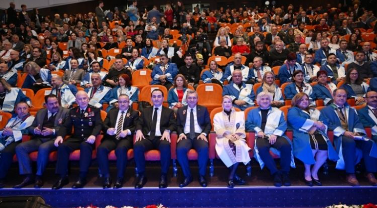 Akdeniz Üniversitesi'nde akademik başarılar kutlandı