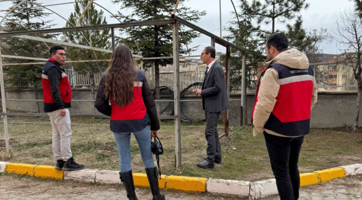 Eğitim ve tarımı bir arada yürüten okulda bilgilendirme çalışması