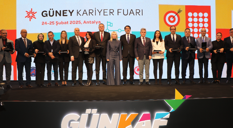 'Kariyer rüzgarı' Antalya’dan esti