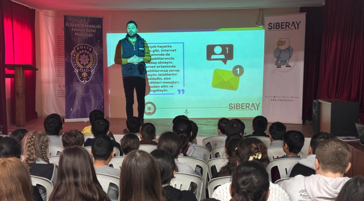 Öğrenciler siber tehlikelere karşı bilgilendirildi