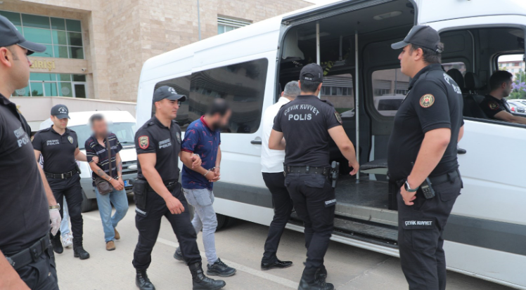 Antalya’da polis tarafından aranan 60 firari yakalandı