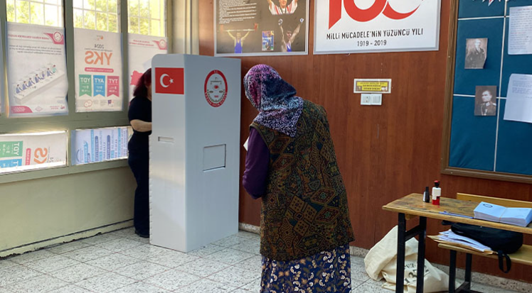 Antalya’da oy verme işlemi başladı
