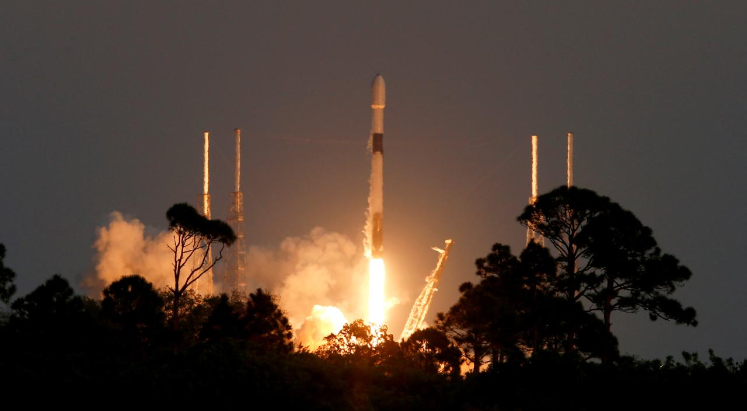 SpaceX, uzaya 23 Starlink uydusu fırlattı
