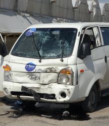 Kamyon ile hafif ticari araç çarpıştı