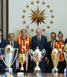 Cumhurbaşkanı Erdoğan Galatasaray heyetini kabul etti