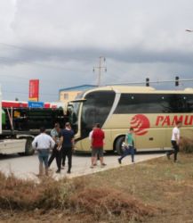 Tırla yolcu otobüsün çarpıştığı kaza ucuz atlatıldı
