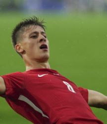 Arda Güler annesi ve ablasını paylaştı