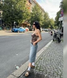 İnci Taneleri'nin 'Dilber'i Hazar Ergüçlü'den dikkat çeken kombin!