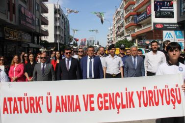 Serik'te Gençlik Haftası ve Aile Yılı dolayısıyla yürüyüş yapıldı