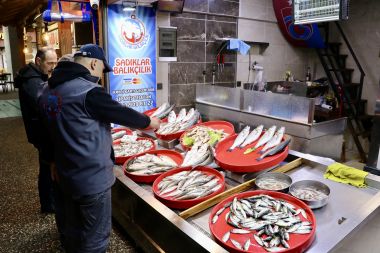 Balıkçı tezgahlarında çeşitlilik sürüyor