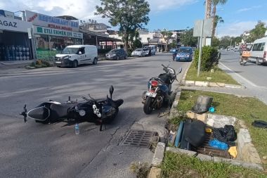Manavgat’ta iki motosiklet çarpıştı