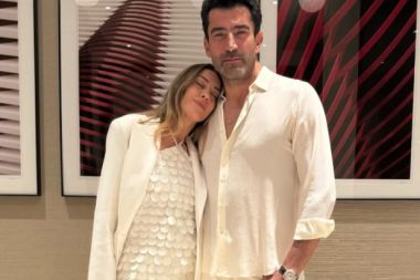 Sinem Kobal'dan aşk öpücüğü