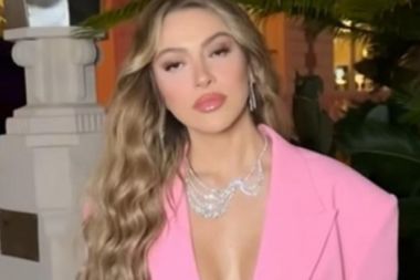 Hadise Cannes’da sadece ceket giydi