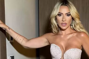 Hadise gözyaşları içerisinde paylaşım