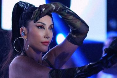 Şarkıcı Hande Yener hayranlarına 'Evlenmeyin' çağrısında bulundu