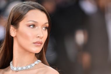 Bella Hadid reklamdan çıkarıldı! Ünlü markadan skandal özür